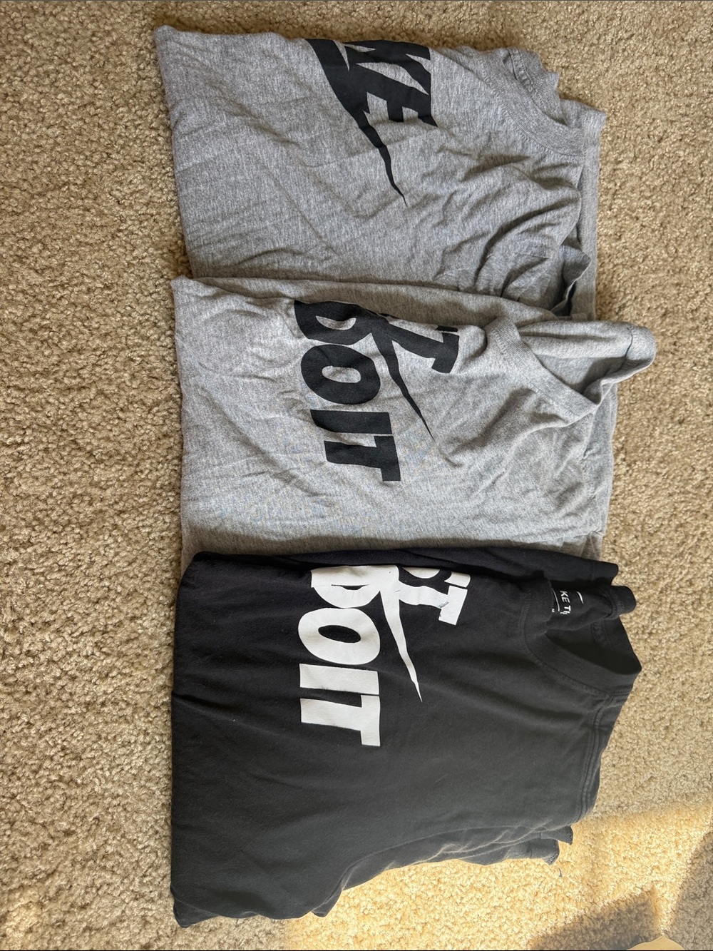 Nike Gray & Black 'Just Do It' Graphic Tees